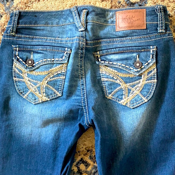 Ariya Flare Jeans- size 7/8 - Picture 4 of 4